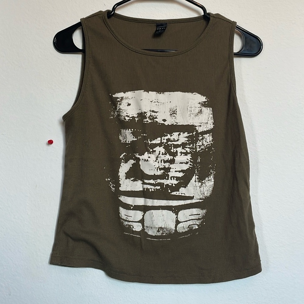Green Graphic Tank Top 🫶